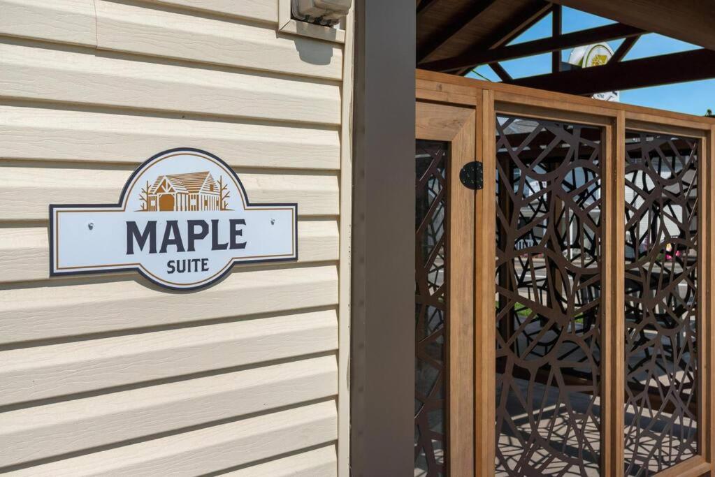 Maple Suite - Main Street Lodge In Berlin Ngoại thất bức ảnh